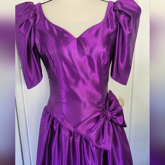 90's Alfred Angelo Purple Satin Sweetheart Puff Sleeve Prom Bridesmaid Dress - Picture 2 of 12